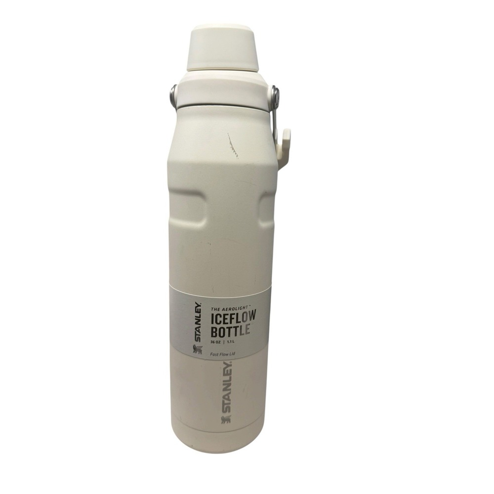 Stanley IceFlow AeroLight Chug Bottle 36 oz Cream Glimmer White IMPERFECT